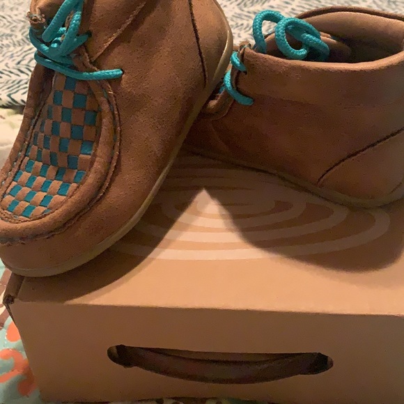 NWT Toddler Chukka Booties, size 7. - Picture 5 of 5